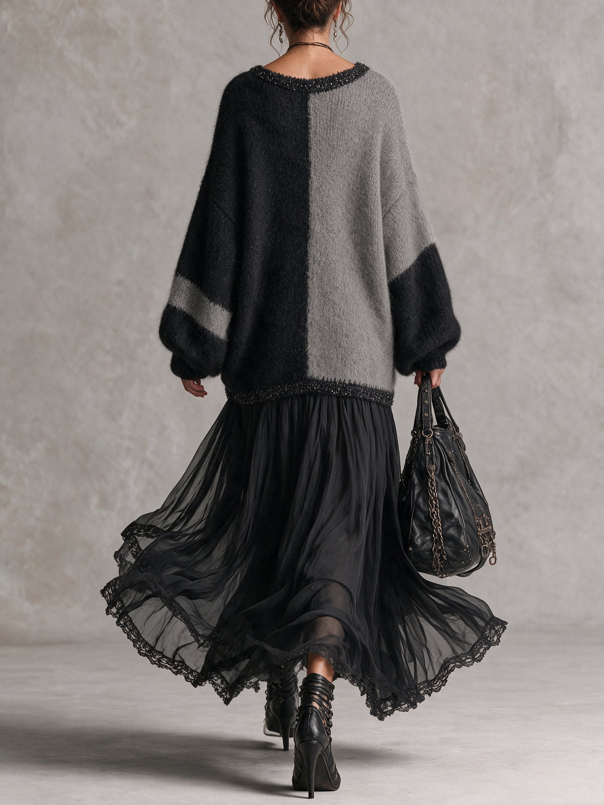 Capucine | Robe longue oversize en maille, effet patchwork de mousseline noire et grise