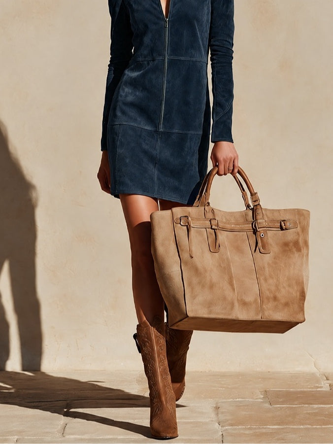 Délia | Mini-robe en daim à coupe droite avec demi-fermeture éclair
