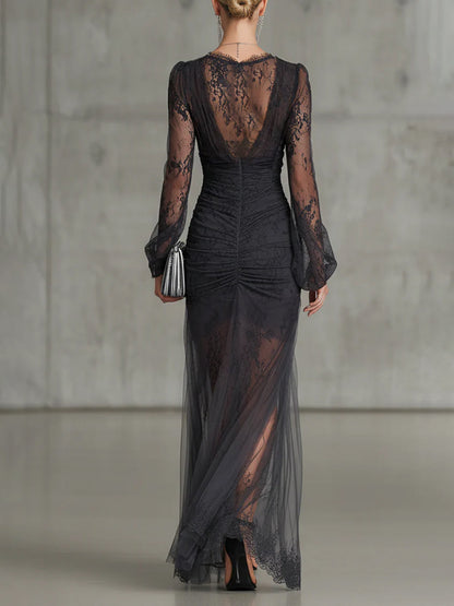 Quintina | Robe longue noire à encolure en V plongeante et fente spectaculaire