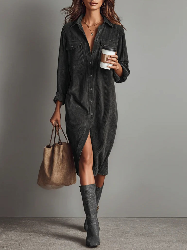 Lise | Robe midi ample en velours côtelé, à double poche poitrine et coupe droite