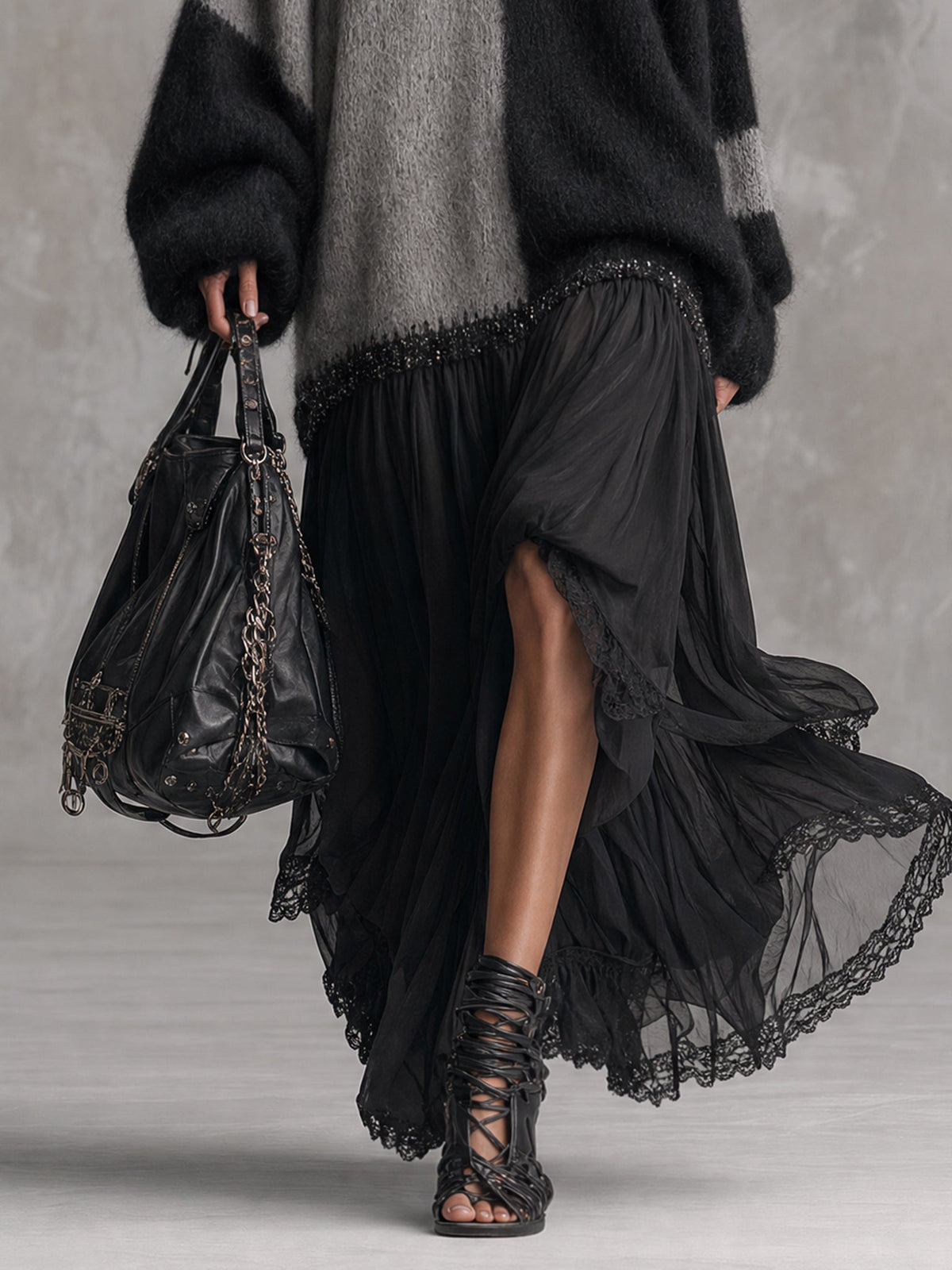 Capucine | Robe longue oversize en maille, effet patchwork de mousseline noire et grise