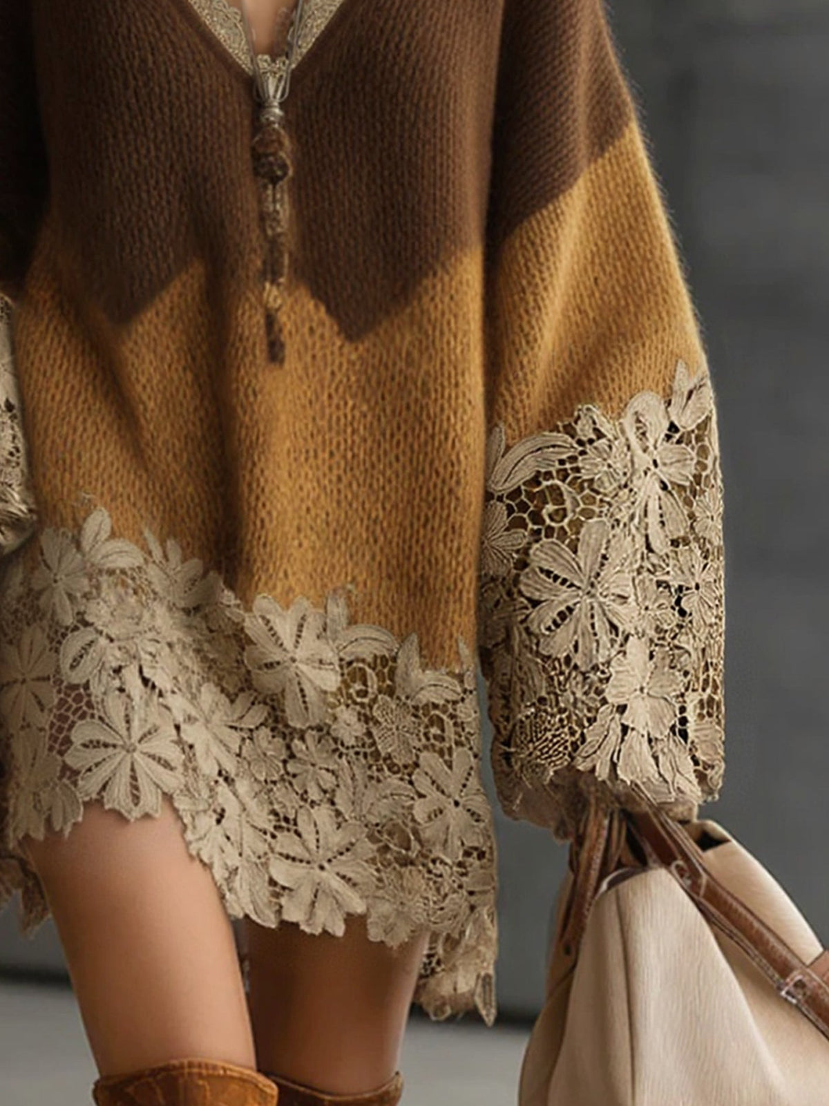 Lotus | Mini-robe oversize à manches longues en maille dentelle, effet ombré marron