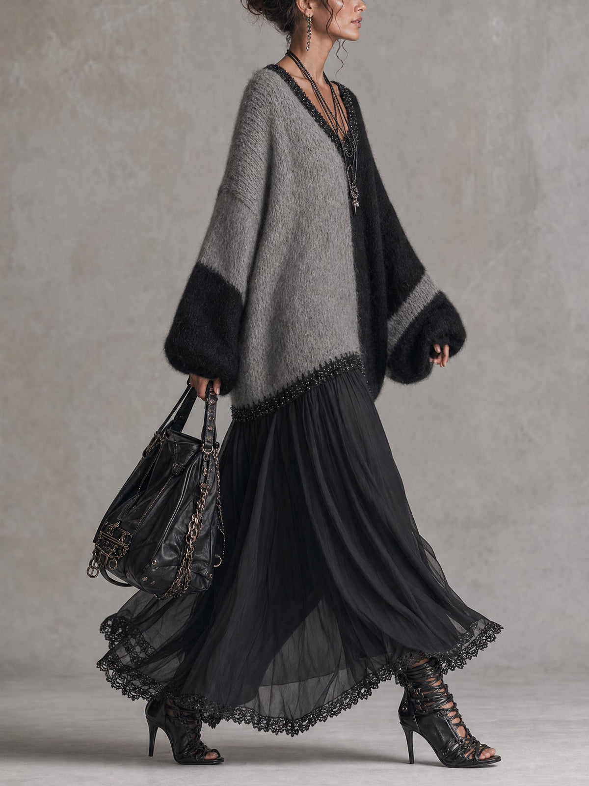 Capucine | Robe longue oversize en maille, effet patchwork de mousseline noire et grise