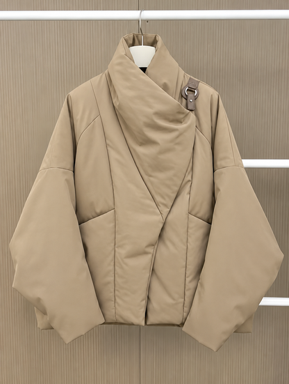 Gisèle | Doudoune asymétrique drapée au style contemporain