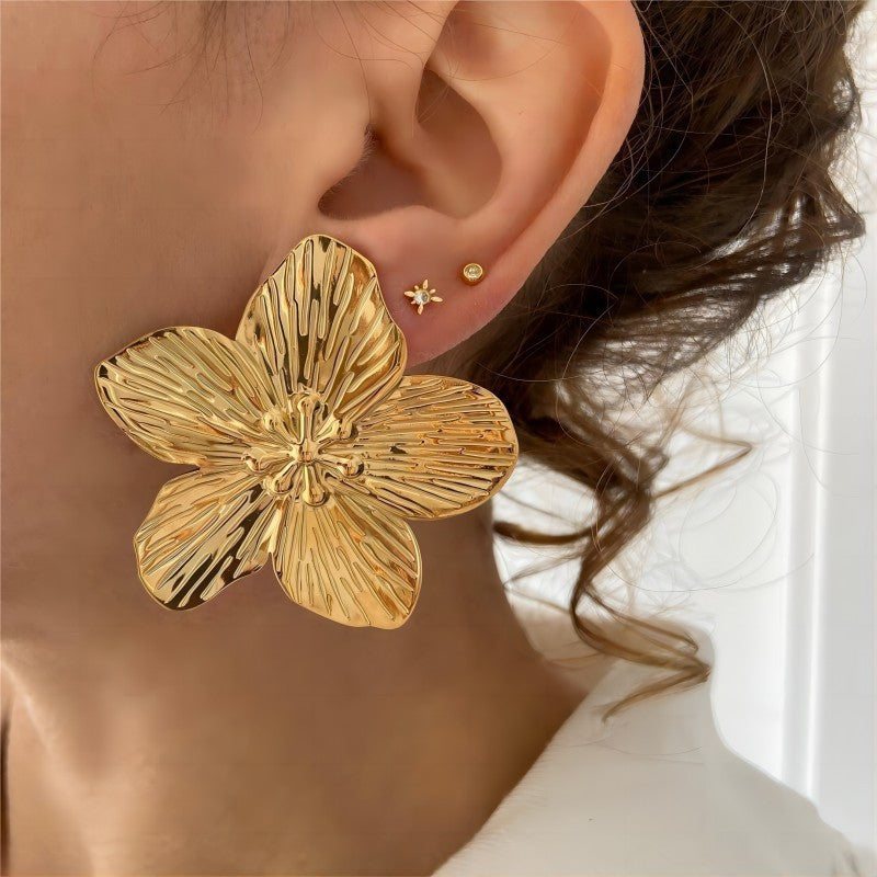 Lexi | Boucles d'oreilles fleuries dorées à l'or fin