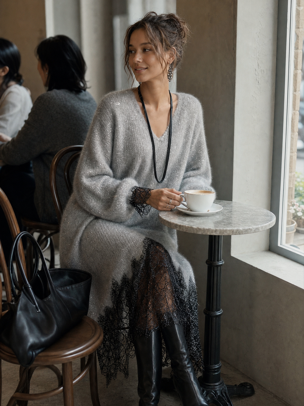 Aurélie · Robe midi col V profond à manches bouffantes et ourlet en dentelle