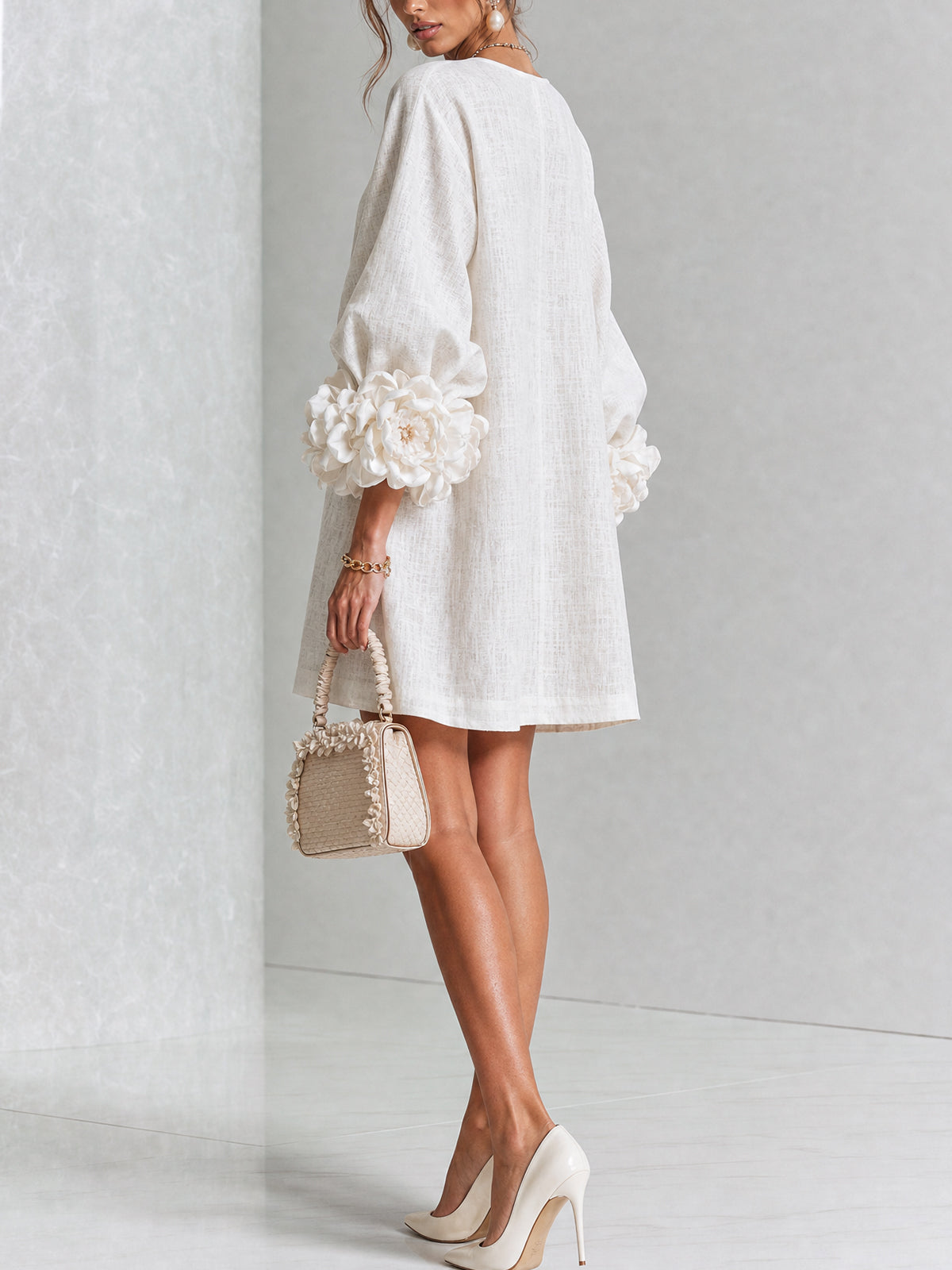 Chiara | Vestido mini de mezcla de lino con puños de color rosa, blanco