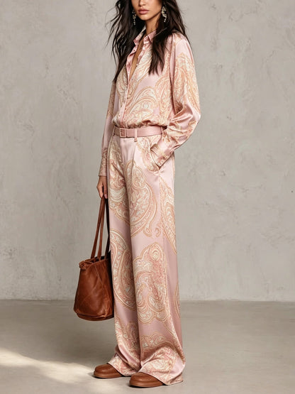 Rosalie | Ensemble composé d'une chemise à manches longues en satin à imprimé Paisley bordeaux-violet et d'un pantalon à jambes larges (avec ceinture)