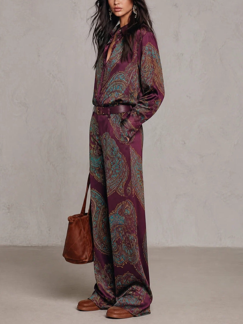 Rosalie | Ensemble composé d'une chemise à manches longues en satin à imprimé Paisley bordeaux-violet et d'un pantalon à jambes larges (avec ceinture)