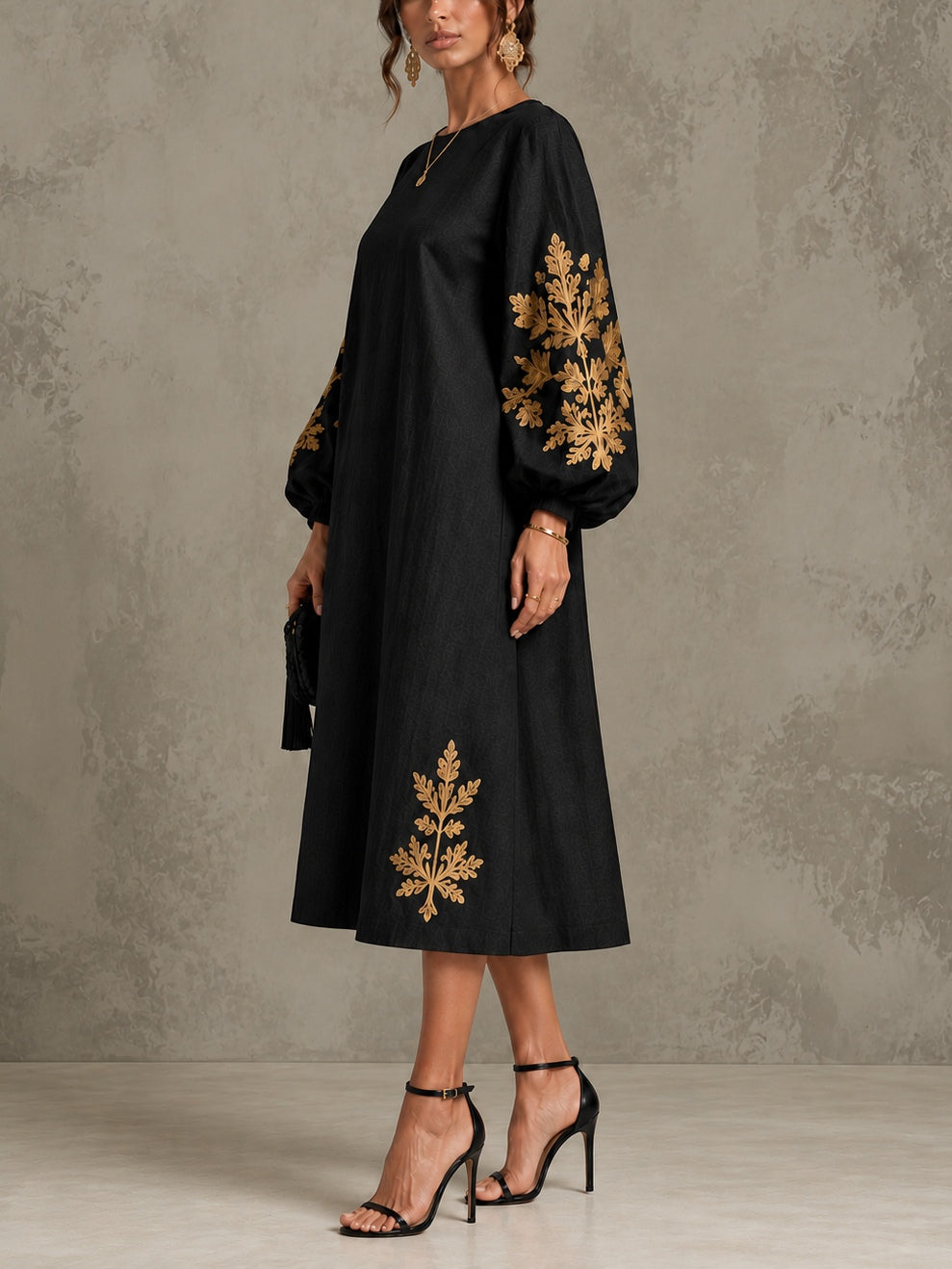 Nina | Robe midi ample à col rond et manches lanterne, imprimé « Black Gold »