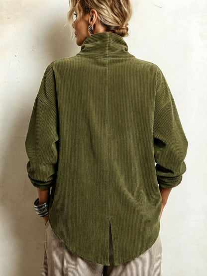 Lucilla | Haut en velours à volants avec boutonnage en diagonale, vert olive