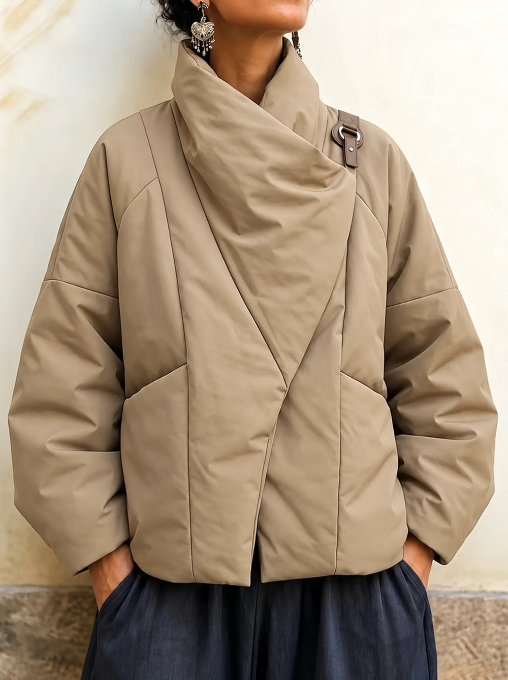 Gisèle | Doudoune asymétrique drapée au style contemporain