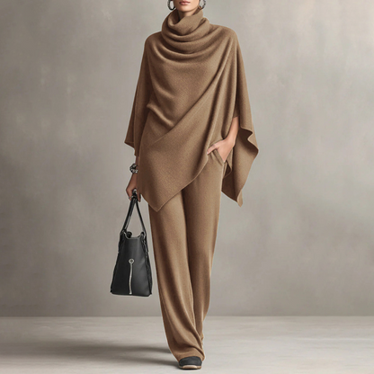 Camille | Ensemble composé d'un haut style cape à col en cascade et d'un pantalon à jambes larges